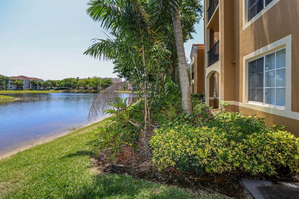 8050 Nob Hill Rd #106 Tamarac, FL 33321
