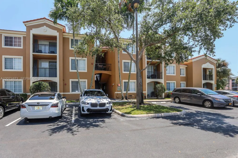 8050 Nob Hill Rd #106 Tamarac, FL 33321