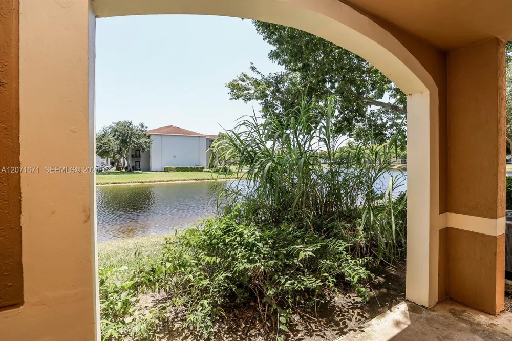 8050 Nob Hill Rd #106 Tamarac, FL 33321