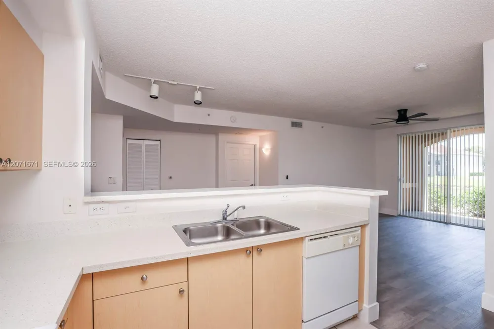 8050 Nob Hill Rd #106 Tamarac, FL 33321