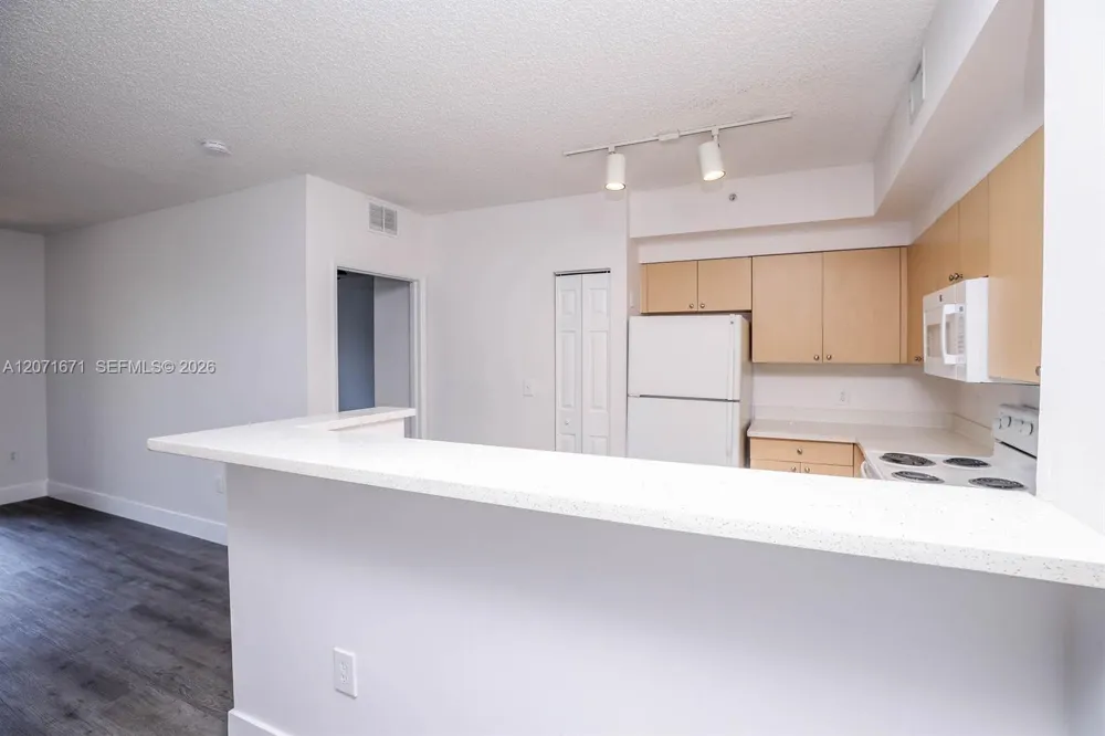 8050 Nob Hill Rd #106 Tamarac, FL 33321
