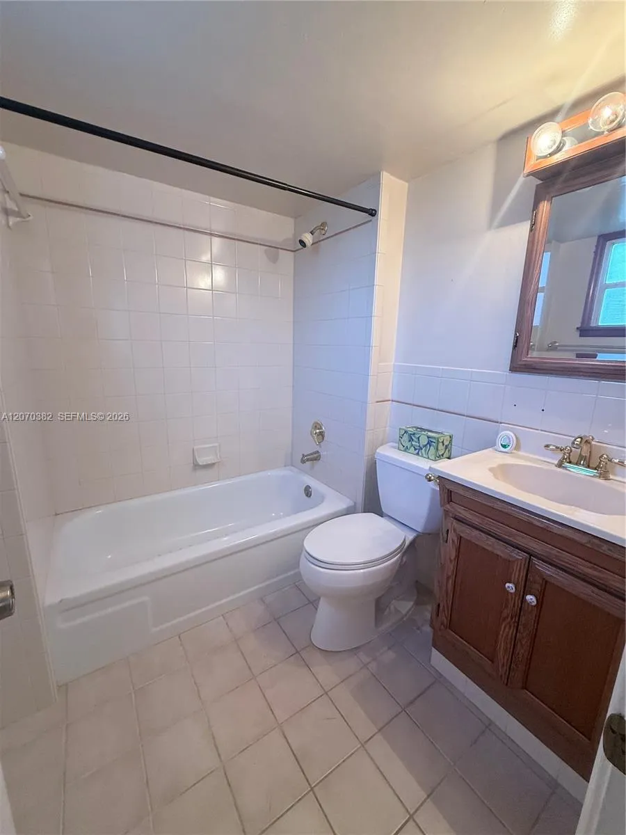 114 Royal Park Dr #3H Oakland Park, FL 33309