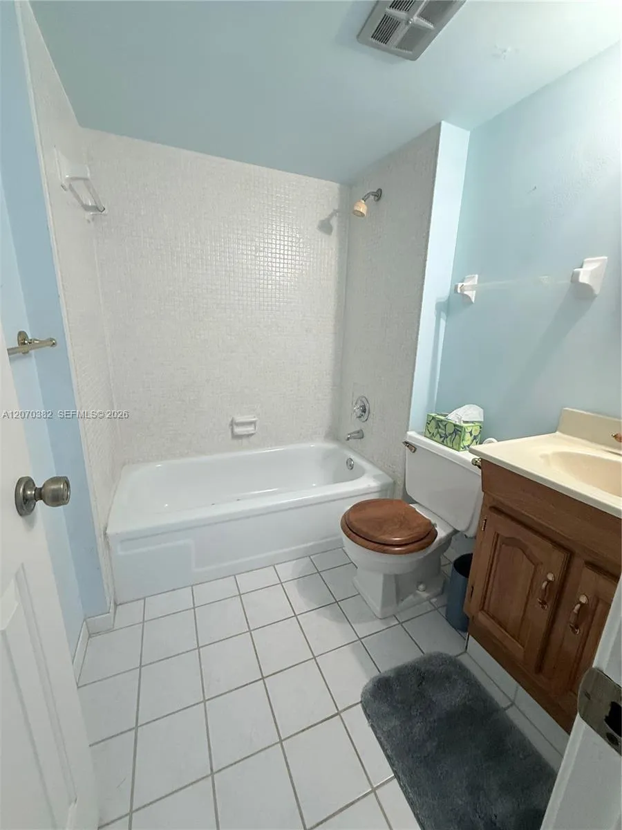 114 Royal Park Dr #3H Oakland Park, FL 33309