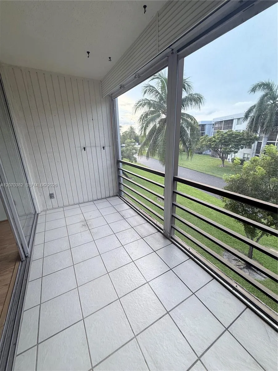 114 Royal Park Dr #3H Oakland Park, FL 33309
