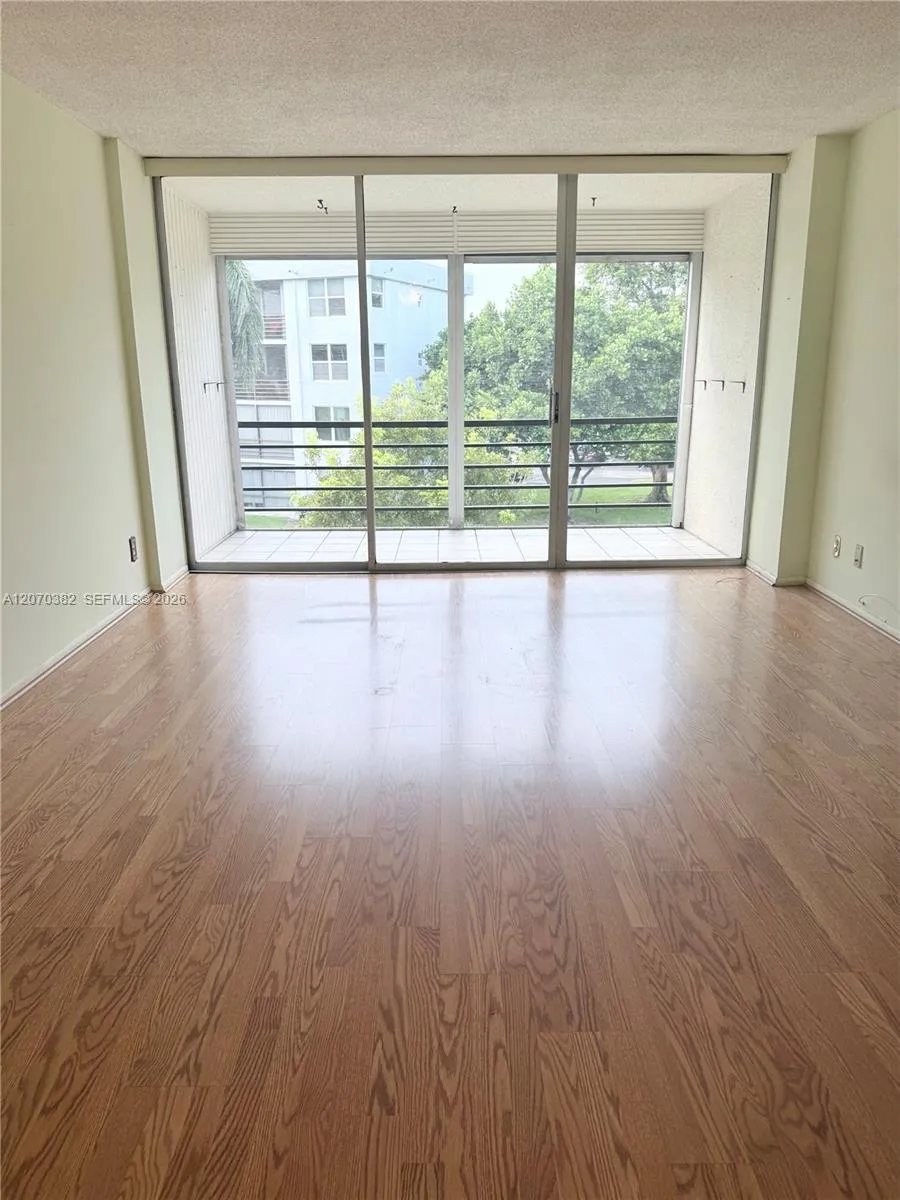 114 Royal Park Dr #3H Oakland Park, FL 33309