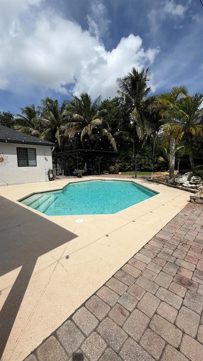 132 NOTTINGHAM ROAD Royal Palm Beach, FL 33411