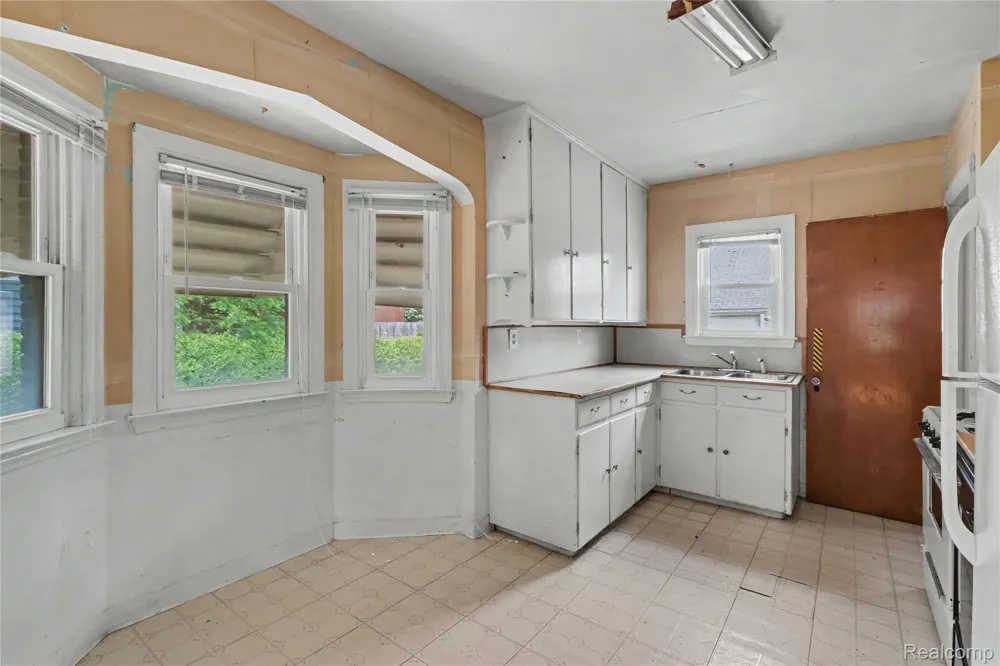 1129 E Bristol Road Burton City, MI 48529