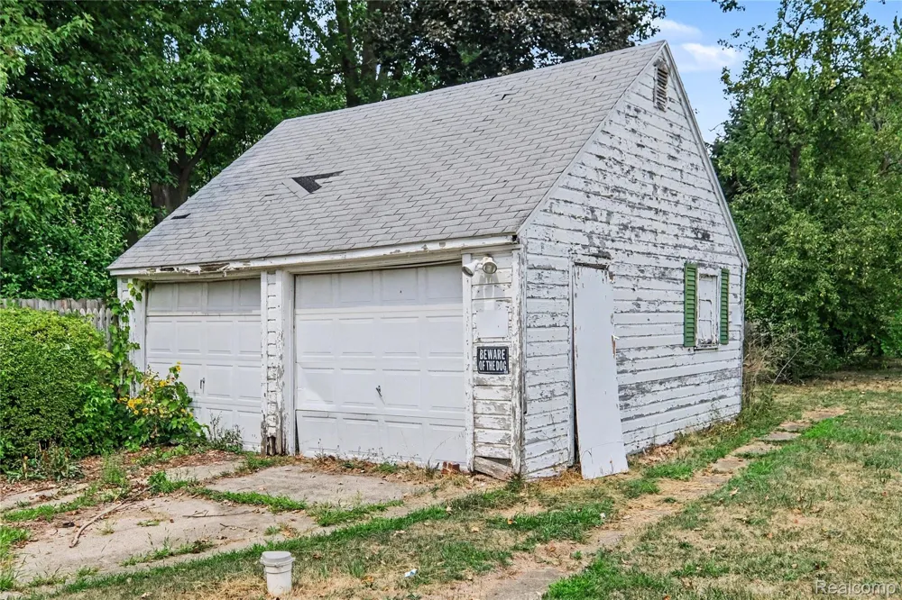 1129 E Bristol Road Burton City, MI 48529