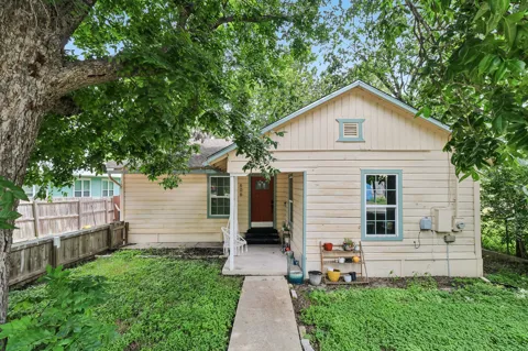 606 E Pecan Street