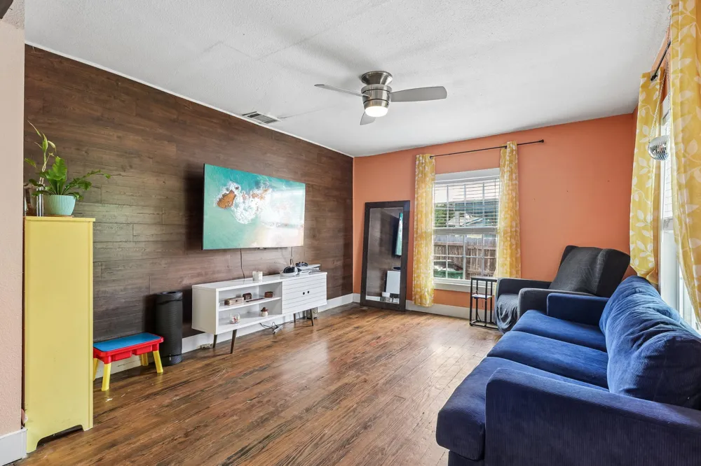 606 E Pecan Street Taylor, TX 76574
