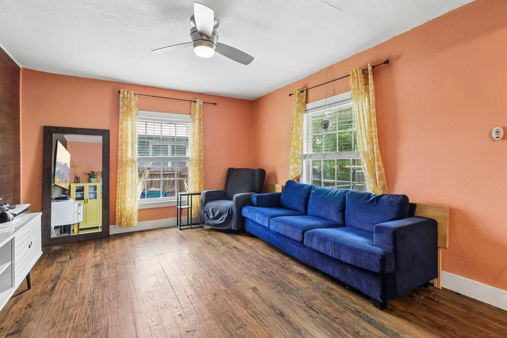 606 E Pecan Street Taylor, TX 76574