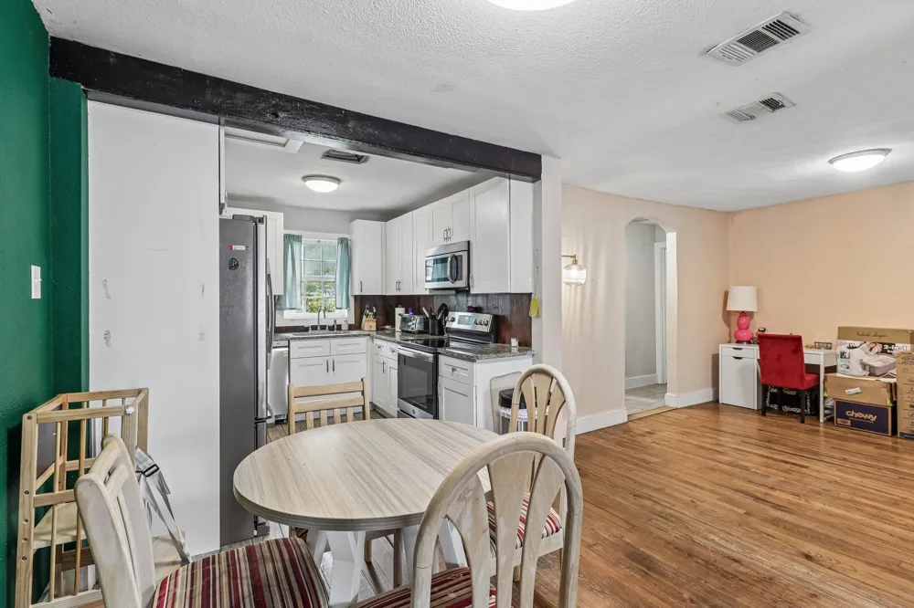 606 E Pecan Street Taylor, TX 76574