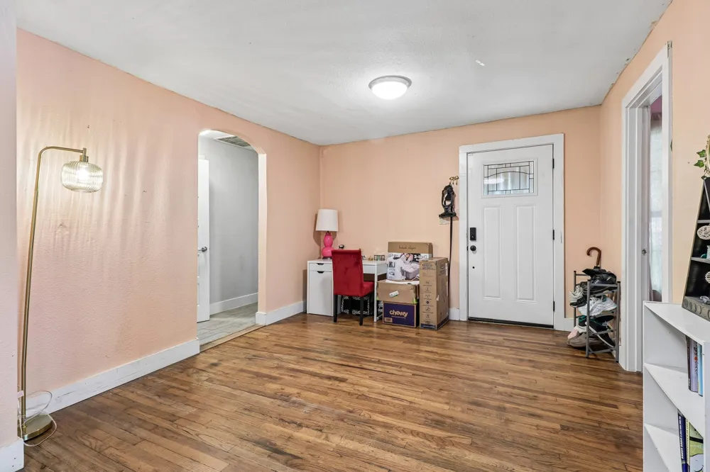 606 E Pecan Street Taylor, TX 76574