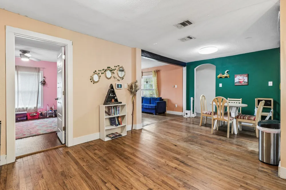 606 E Pecan Street Taylor, TX 76574