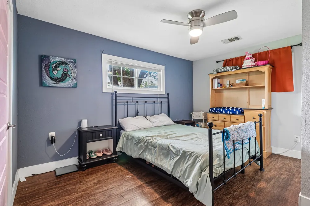 606 E Pecan Street Taylor, TX 76574