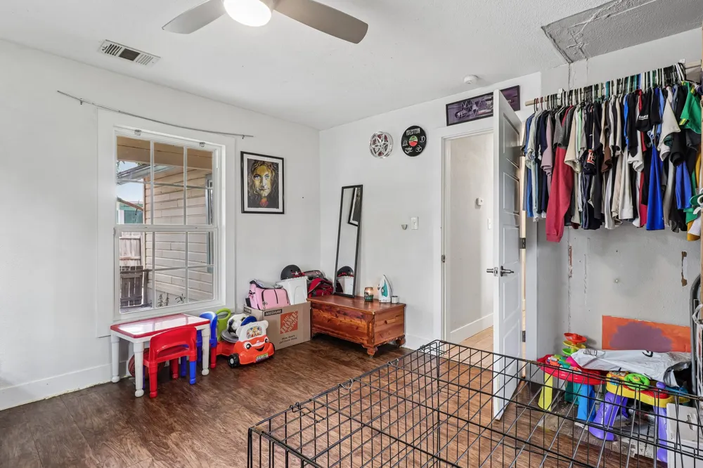606 E Pecan Street Taylor, TX 76574