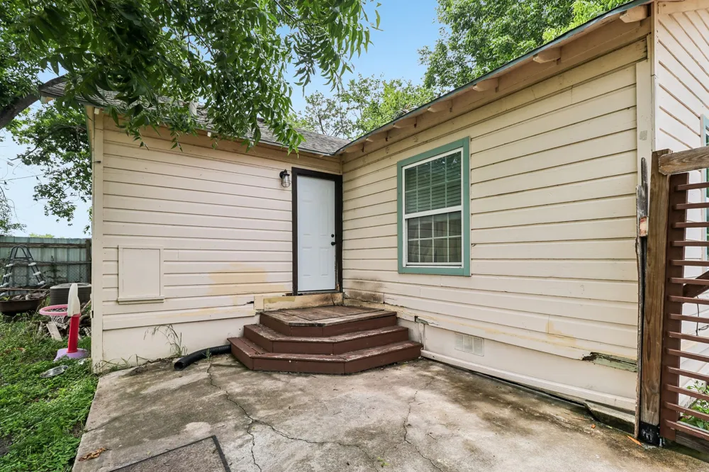 606 E Pecan Street Taylor, TX 76574