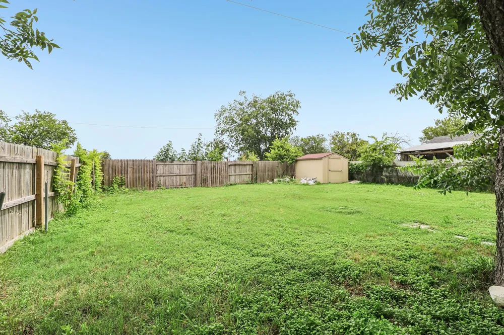 606 E Pecan Street Taylor, TX 76574