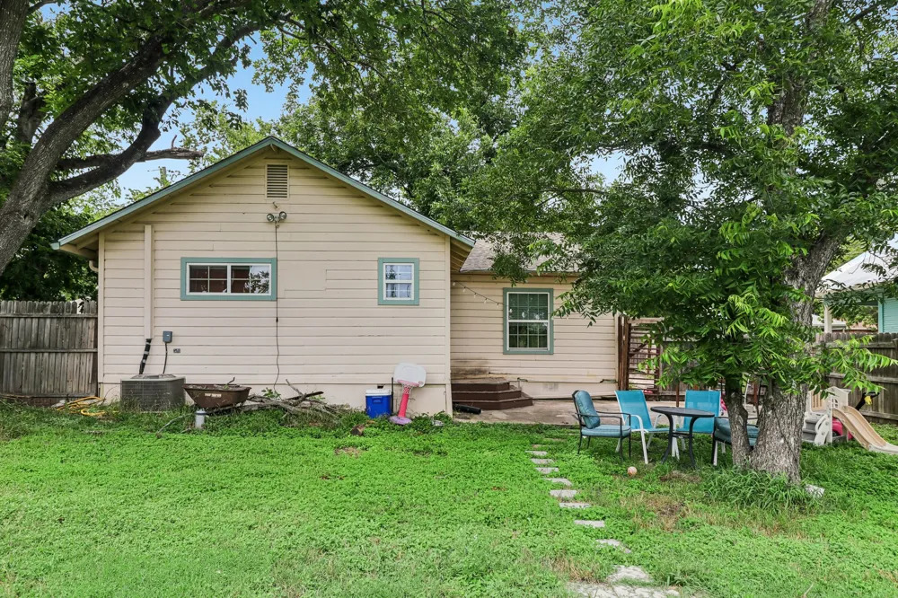 606 E Pecan Street Taylor, TX 76574