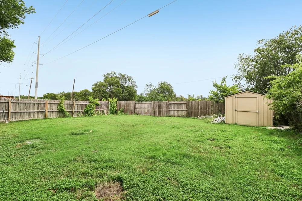606 E Pecan Street Taylor, TX 76574