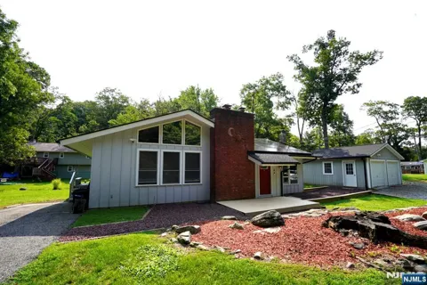 5 Woodlawn Drive