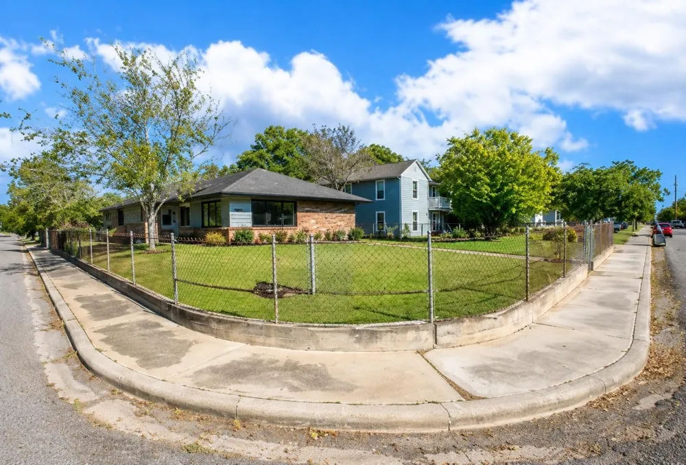 1230 W 4th Street Freeport, TX 77541