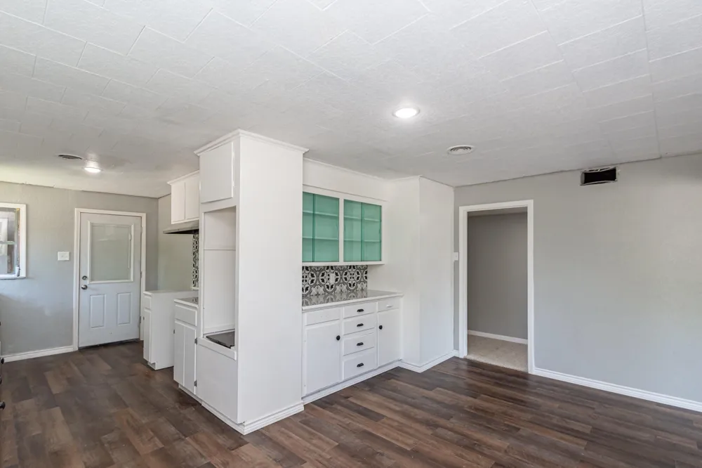 1230 W 4th Street Freeport, TX 77541