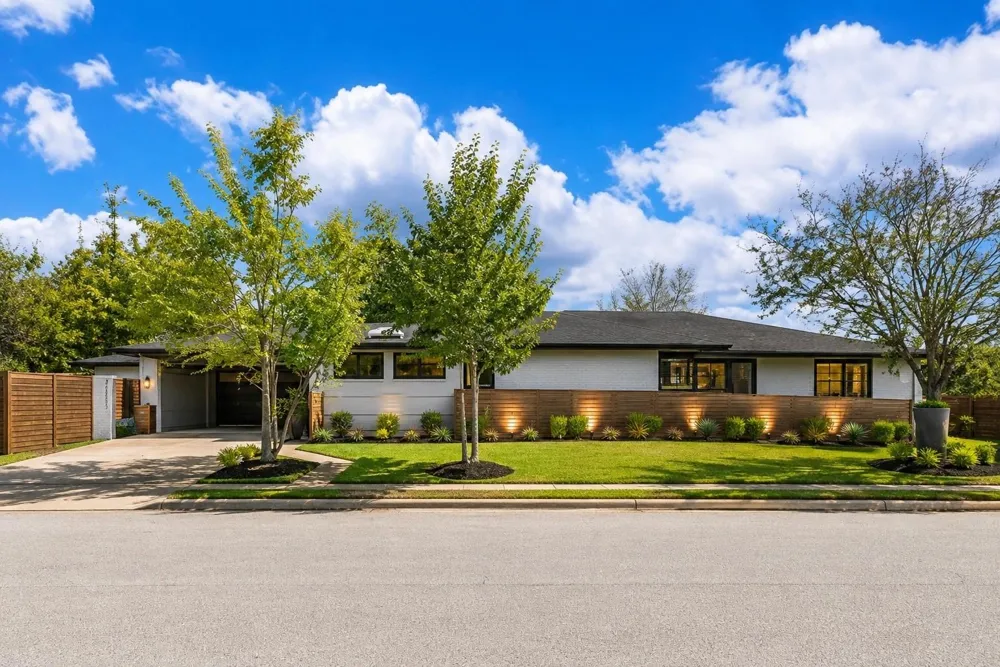 1230 W 4th Street Freeport, TX 77541