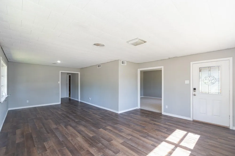 1230 W 4th Street Freeport, TX 77541