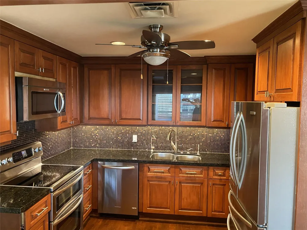 14 Greenway Plaza #13R Houston, TX 77046