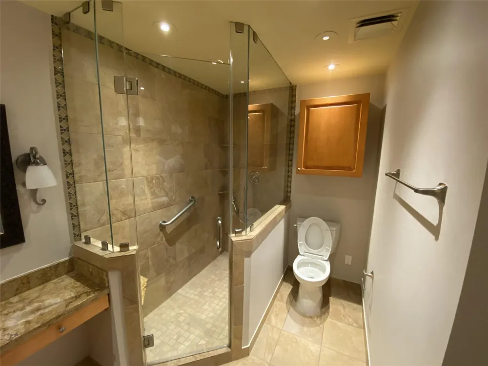 14 Greenway Plaza #13R Houston, TX 77046