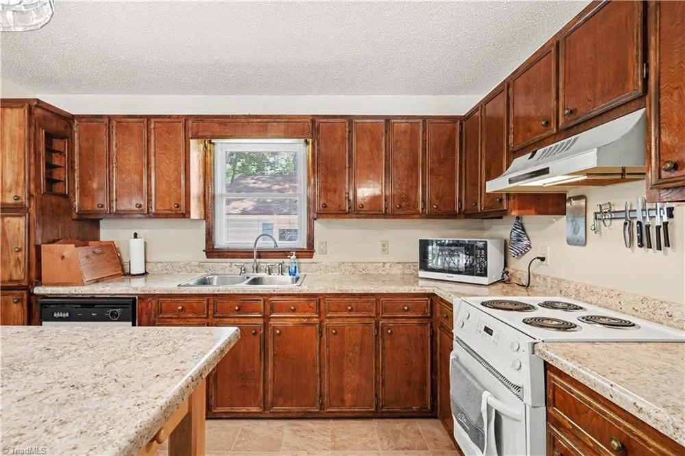 1030 Riverview Road Lexington, NC 27292