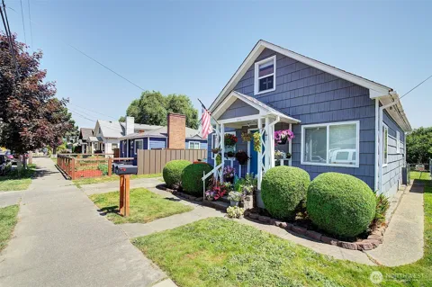 320 Williams Avenue