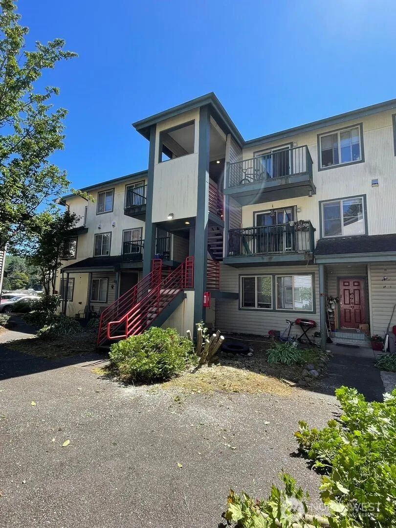 10114 Mountain Loop Highway #32/31 Granite Falls, WA 98252