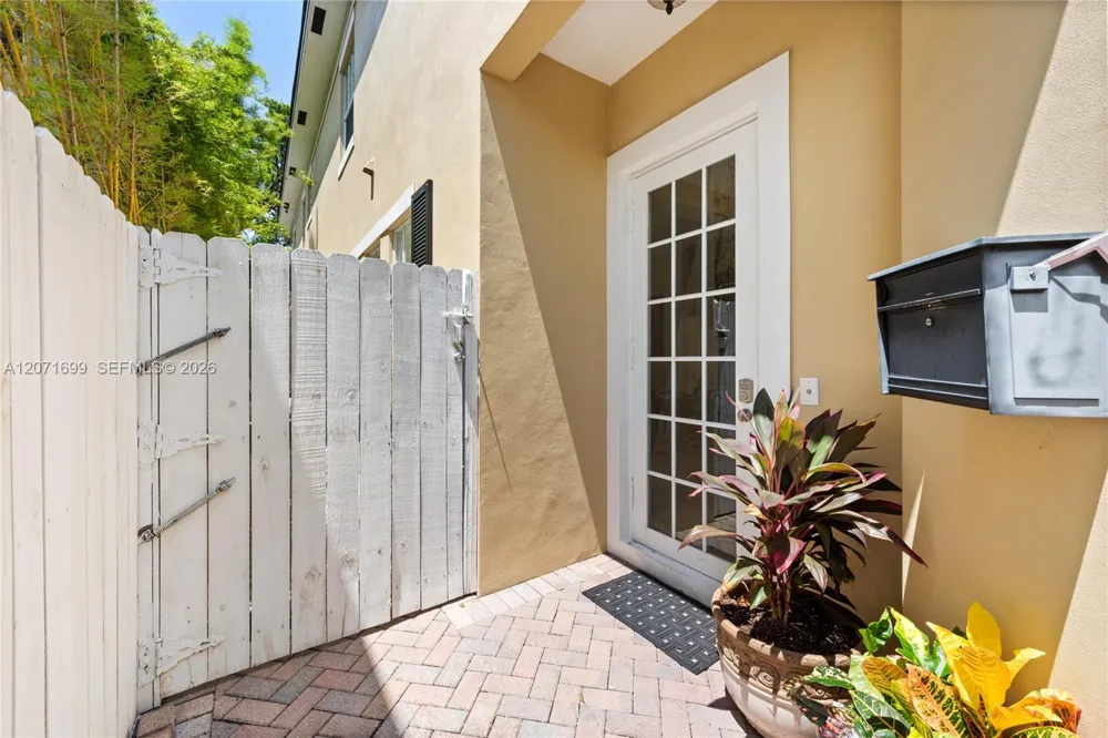 423 SW 16th St Fort Lauderdale, FL 33315