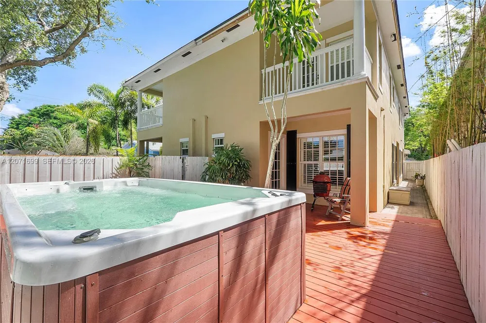 423 SW 16th St Fort Lauderdale, FL 33315