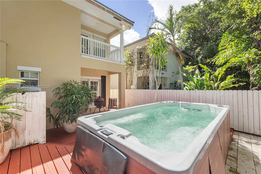 423 SW 16th St Fort Lauderdale, FL 33315