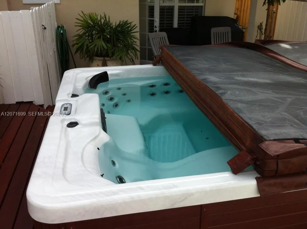 423 SW 16th St Fort Lauderdale, FL 33315