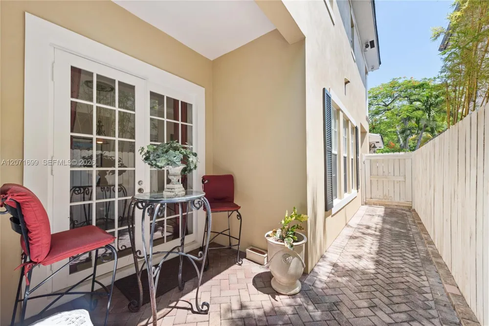 423 SW 16th St Fort Lauderdale, FL 33315