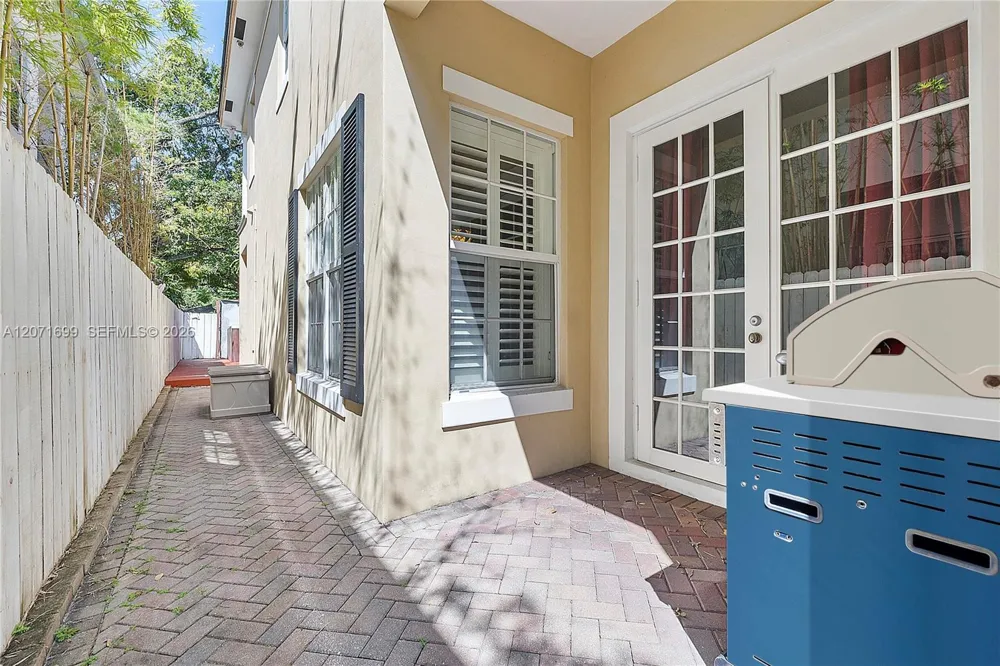 423 SW 16th St Fort Lauderdale, FL 33315
