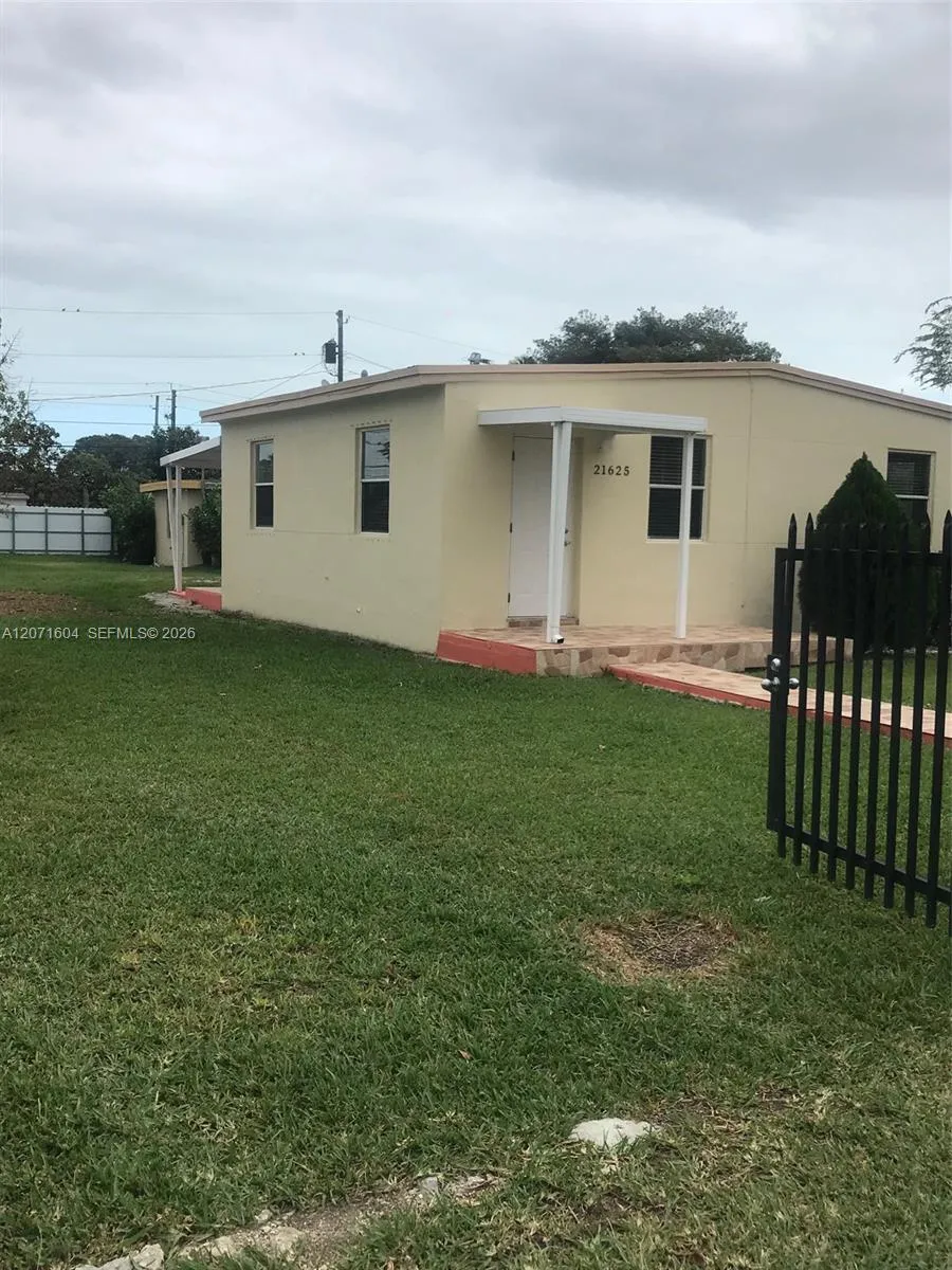 21625 SW 109th Ave Miami, FL 33170