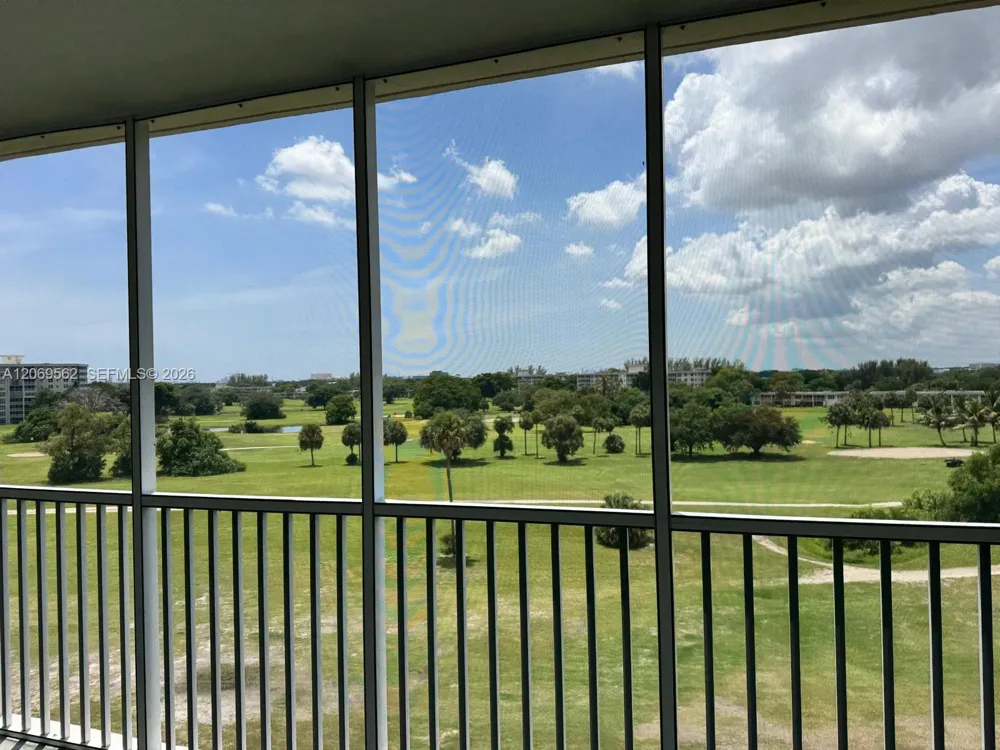 2950 Palm Aire Dr #605 Pompano Beach, FL 33069