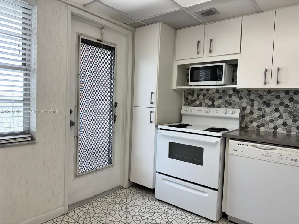 2950 Palm Aire Dr #605 Pompano Beach, FL 33069