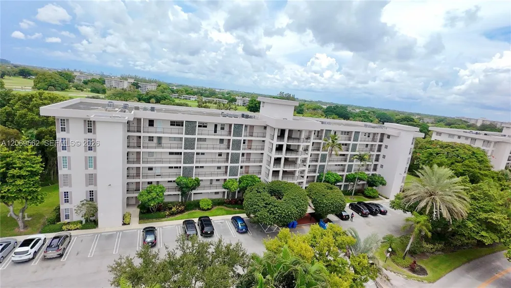 2950 Palm Aire Dr #605 Pompano Beach, FL 33069