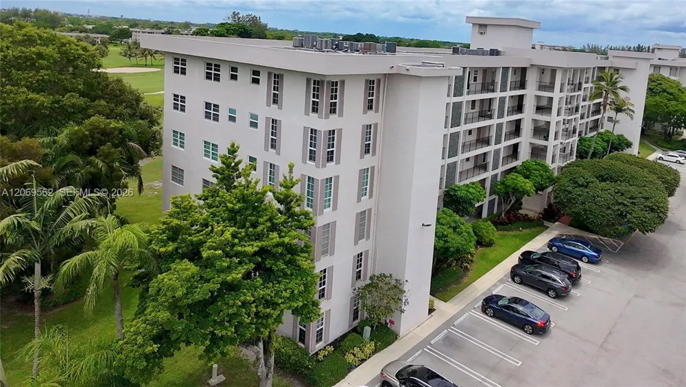 2950 Palm Aire Dr #605 Pompano Beach, FL 33069