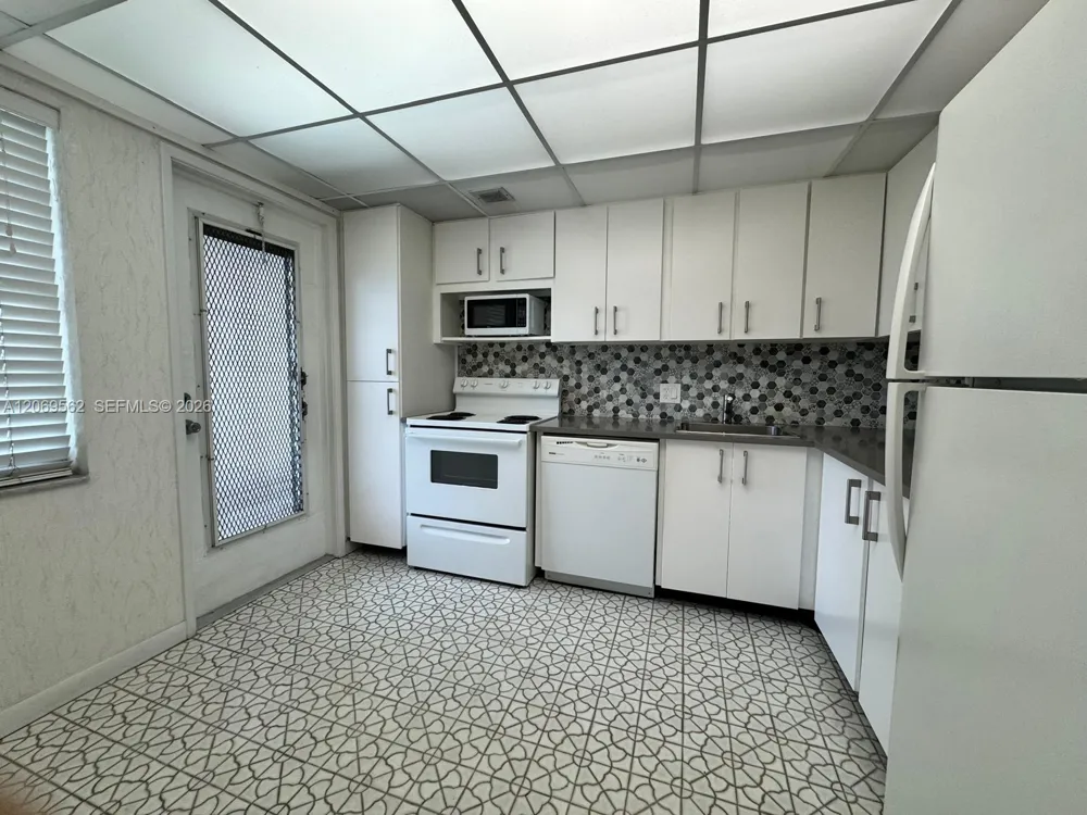 2950 Palm Aire Dr #605 Pompano Beach, FL 33069