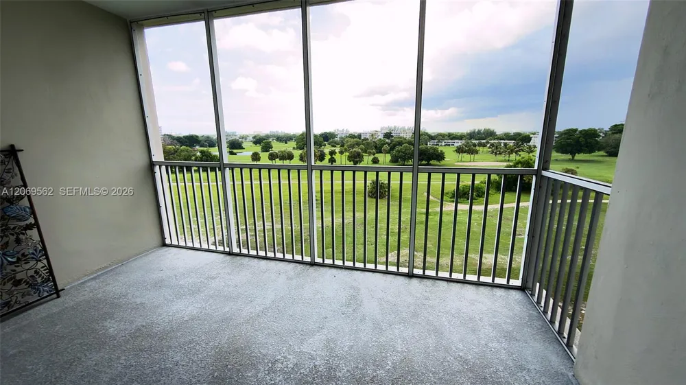 2950 Palm Aire Dr #605 Pompano Beach, FL 33069