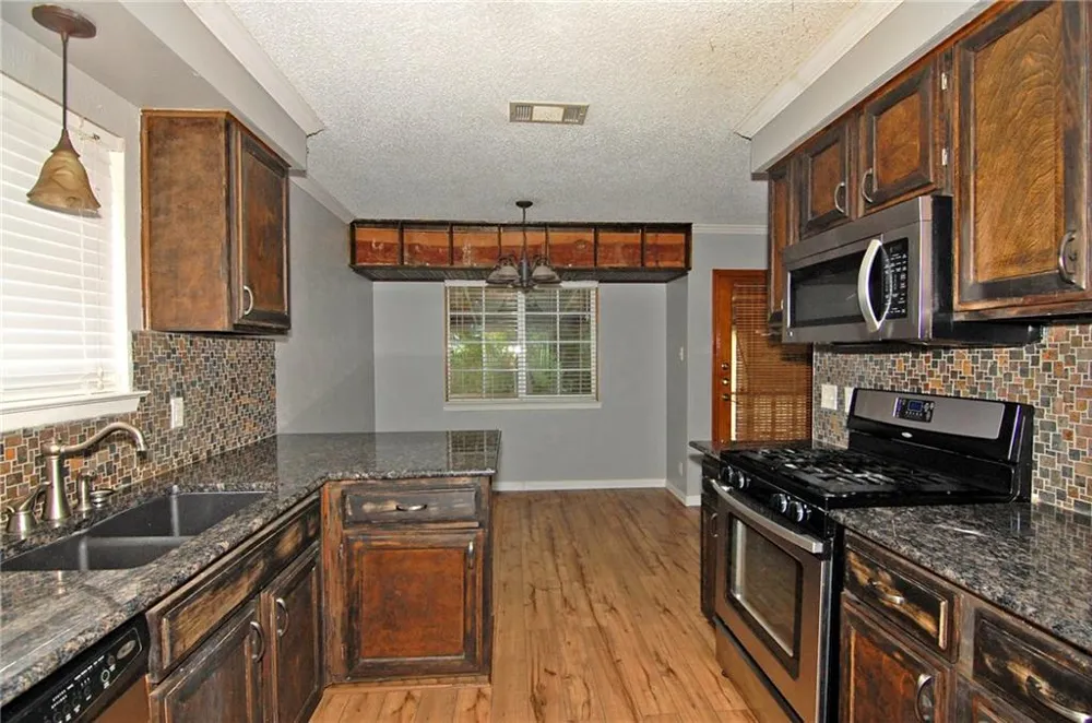10215 Missel Thrush Drive Austin, TX 78750