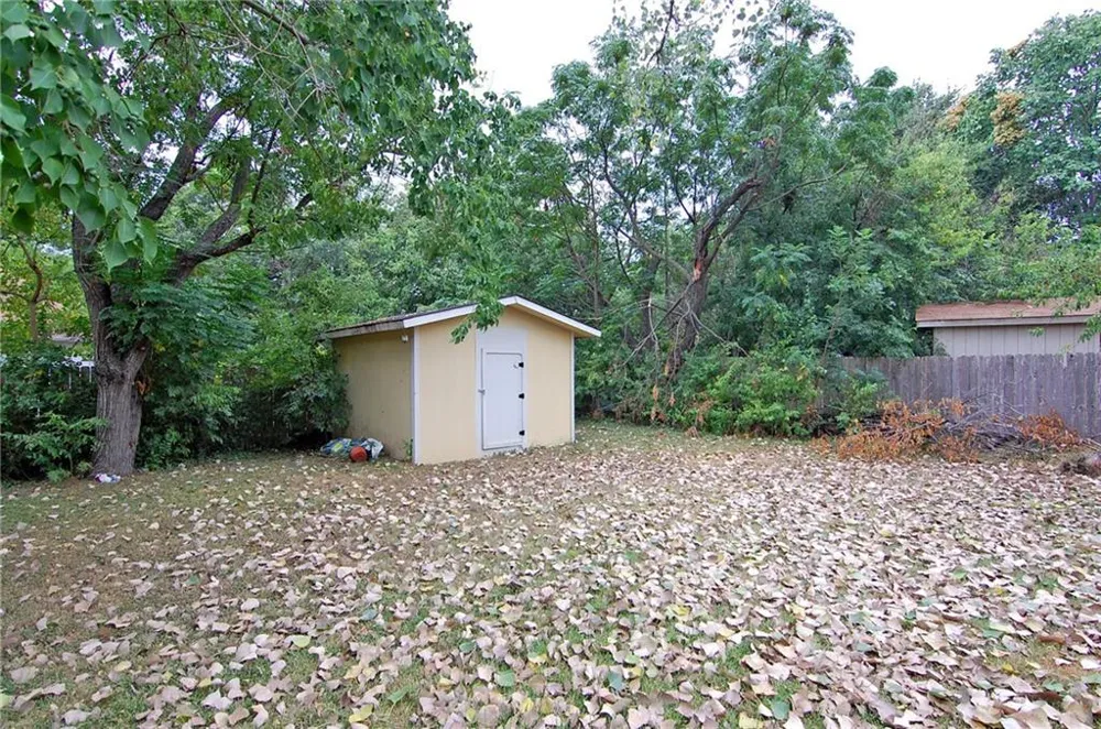10215 Missel Thrush Drive Austin, TX 78750