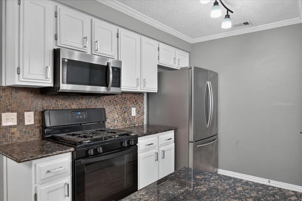 10215 Missel Thrush Drive Austin, TX 78750
